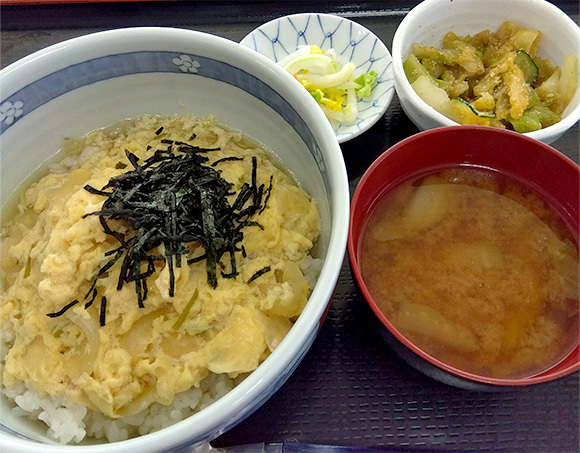 親子丼・きゃべつとちくわの胡麻和え