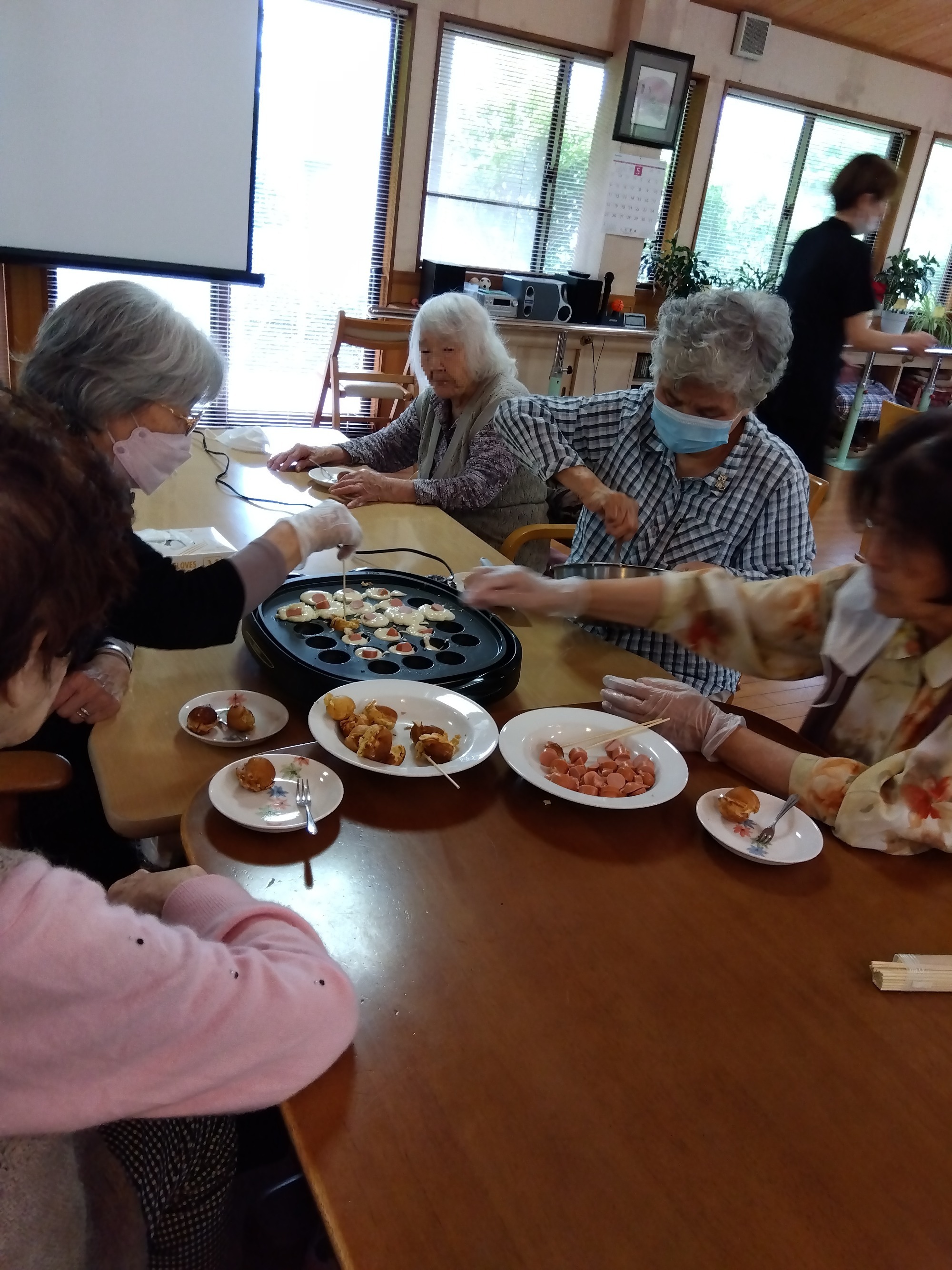 2024.10.26　デイおでかけの様子　コスモス畑へドライブ