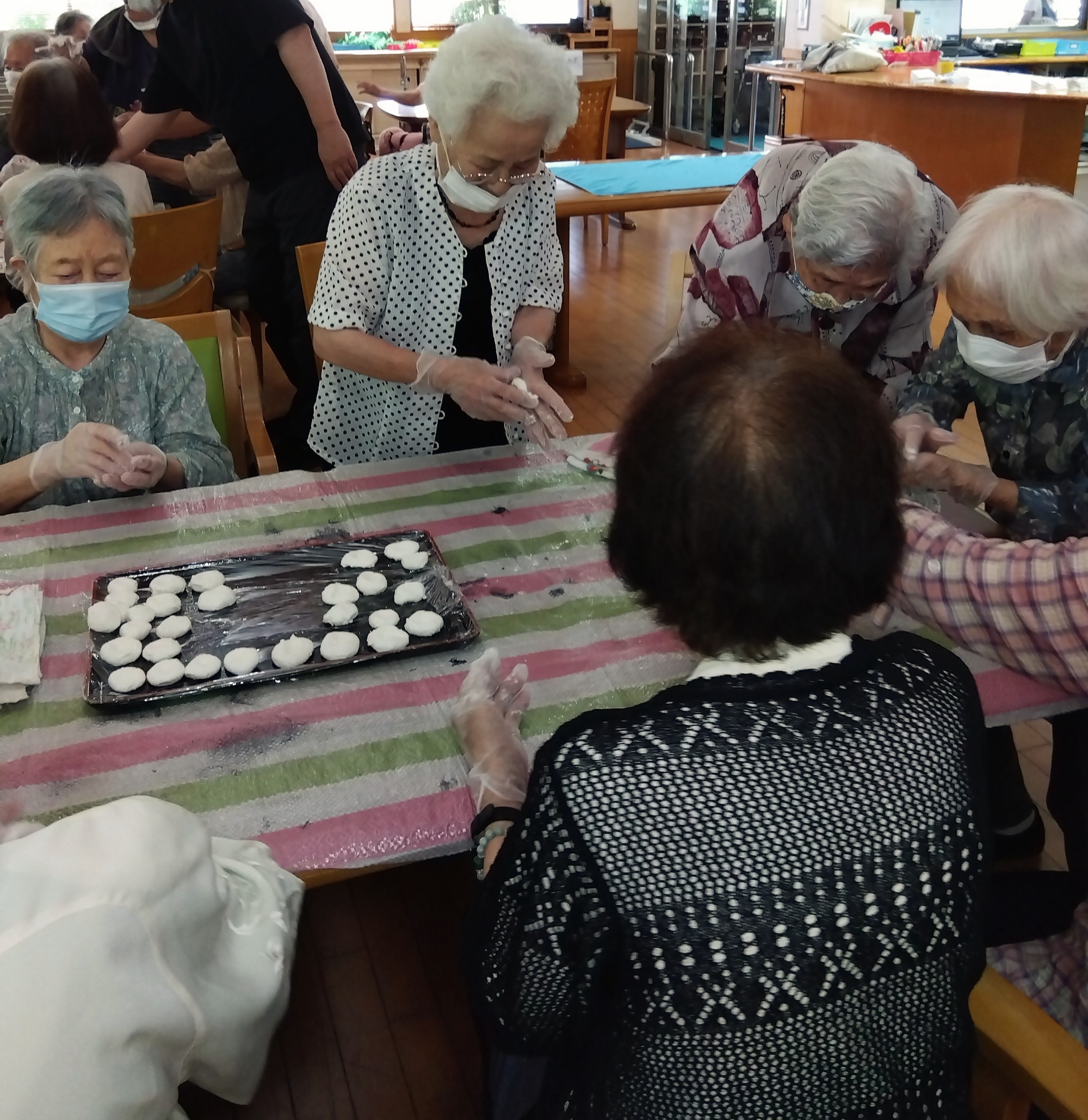 2024.10.26　デイおでかけの様子　コスモス畑へドライブ