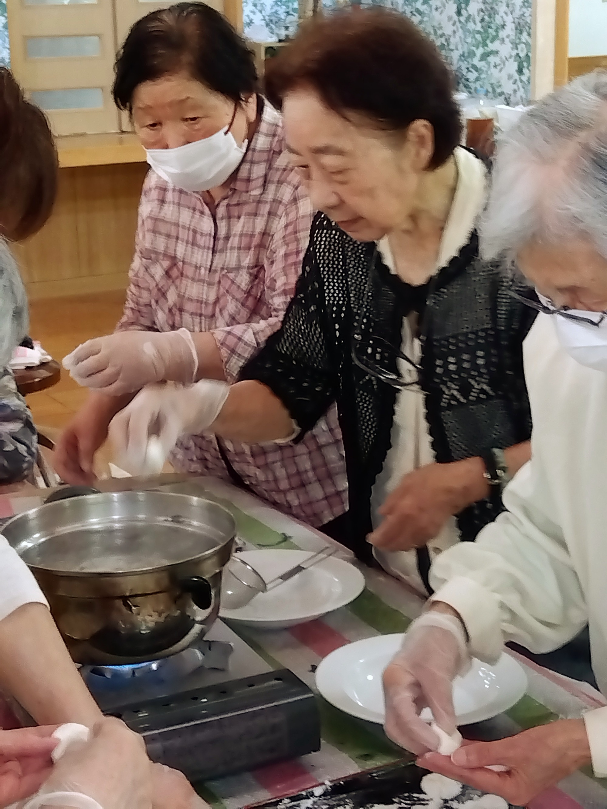 2024.10.26　デイおでかけの様子　コスモス畑へドライブ