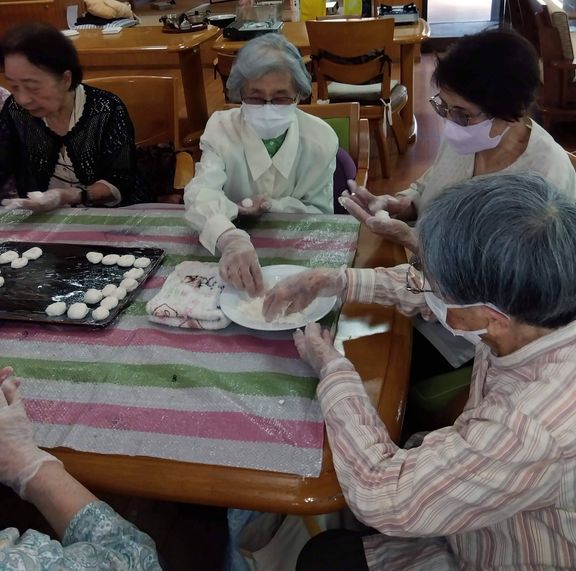 2024.10.26　デイおでかけの様子　コスモス畑へドライブ