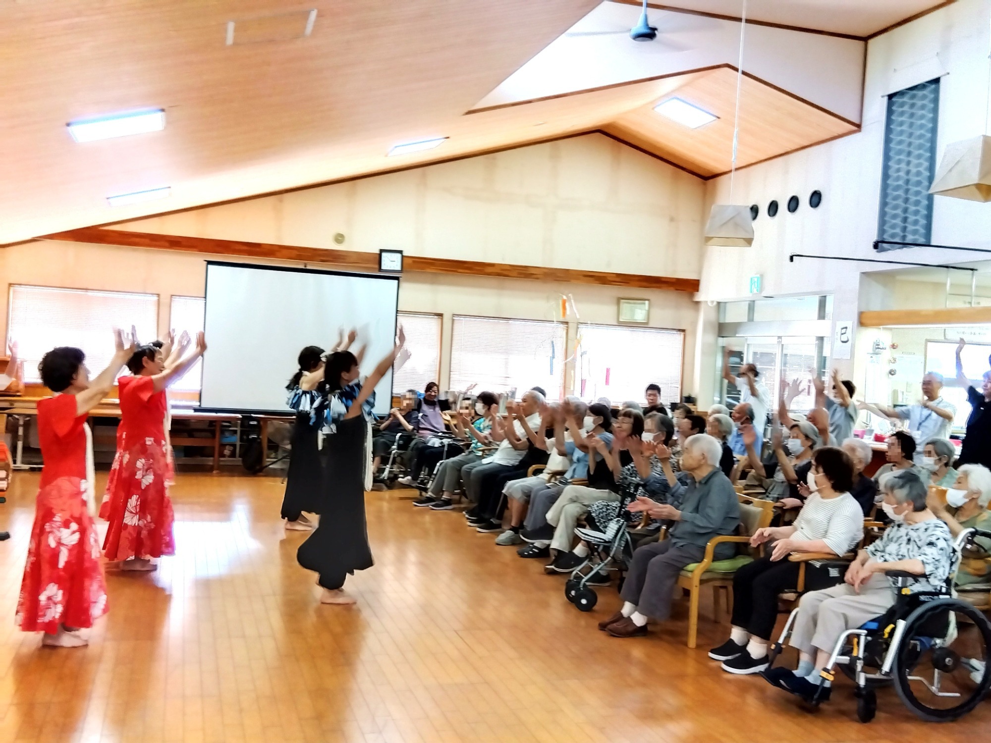2024.10.26　デイおでかけの様子　コスモス畑へドライブ