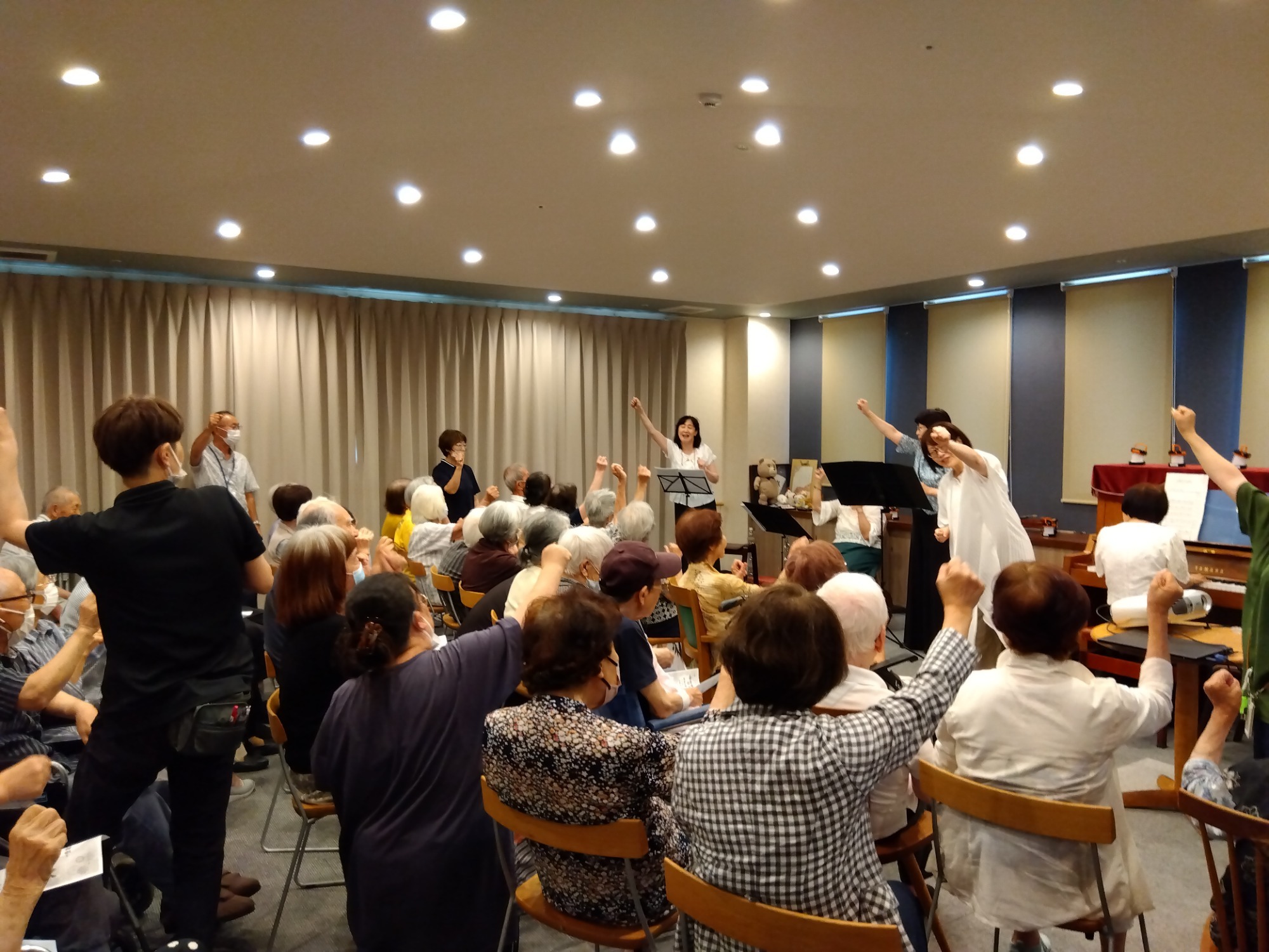 2024.10.26　デイおでかけの様子　コスモス畑へドライブ