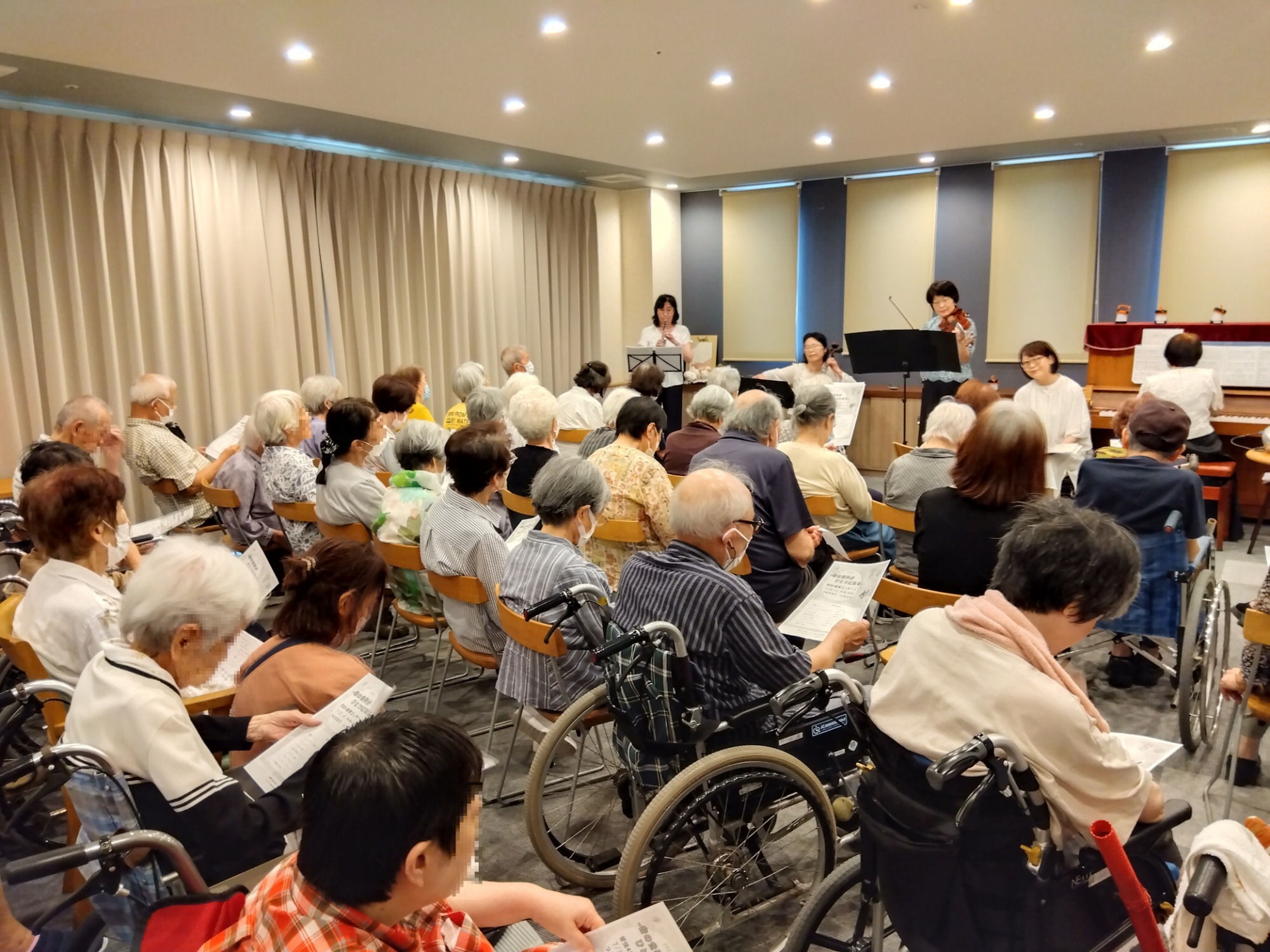 2024.10.26　デイおでかけの様子　コスモス畑へドライブ