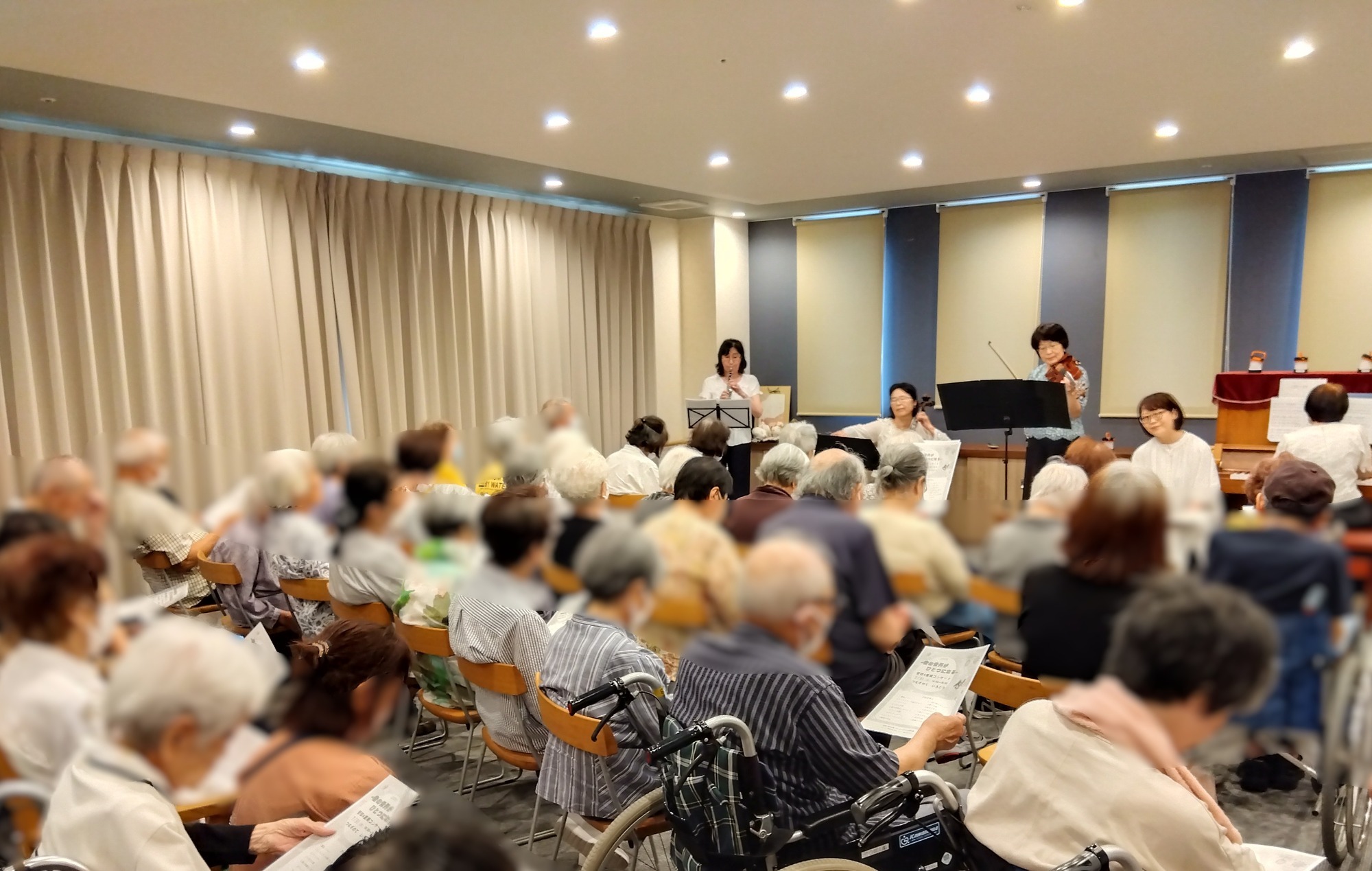 2024.10.26　デイおでかけの様子　コスモス畑へドライブ